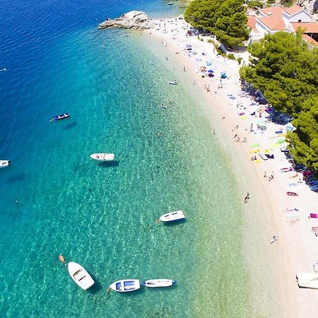 Apartments By The Sea Brela, Makarska - 16065 Kültér fotó