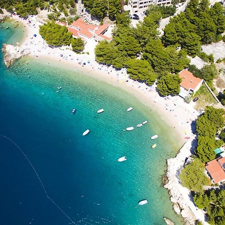 Apartments By The Sea Brela, Makarska - 16065 Kültér fotó