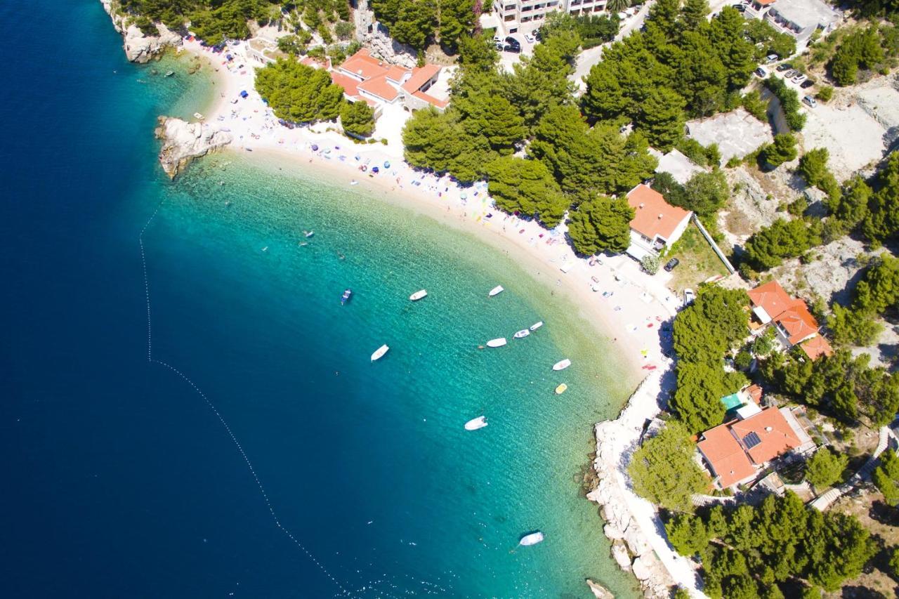 Apartments By The Sea Brela, Makarska - 16065 Kültér fotó