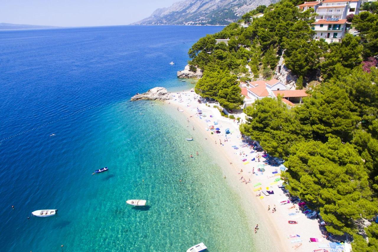 Apartments By The Sea Brela, Makarska - 16065 Kültér fotó