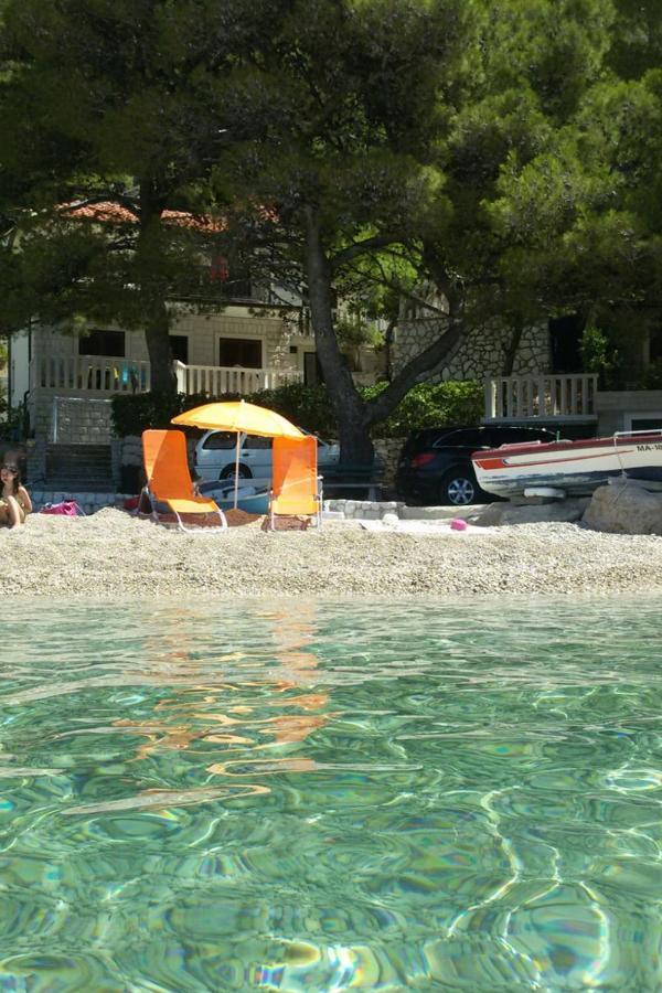 Apartments By The Sea Brela, Makarska - 16065 Kültér fotó